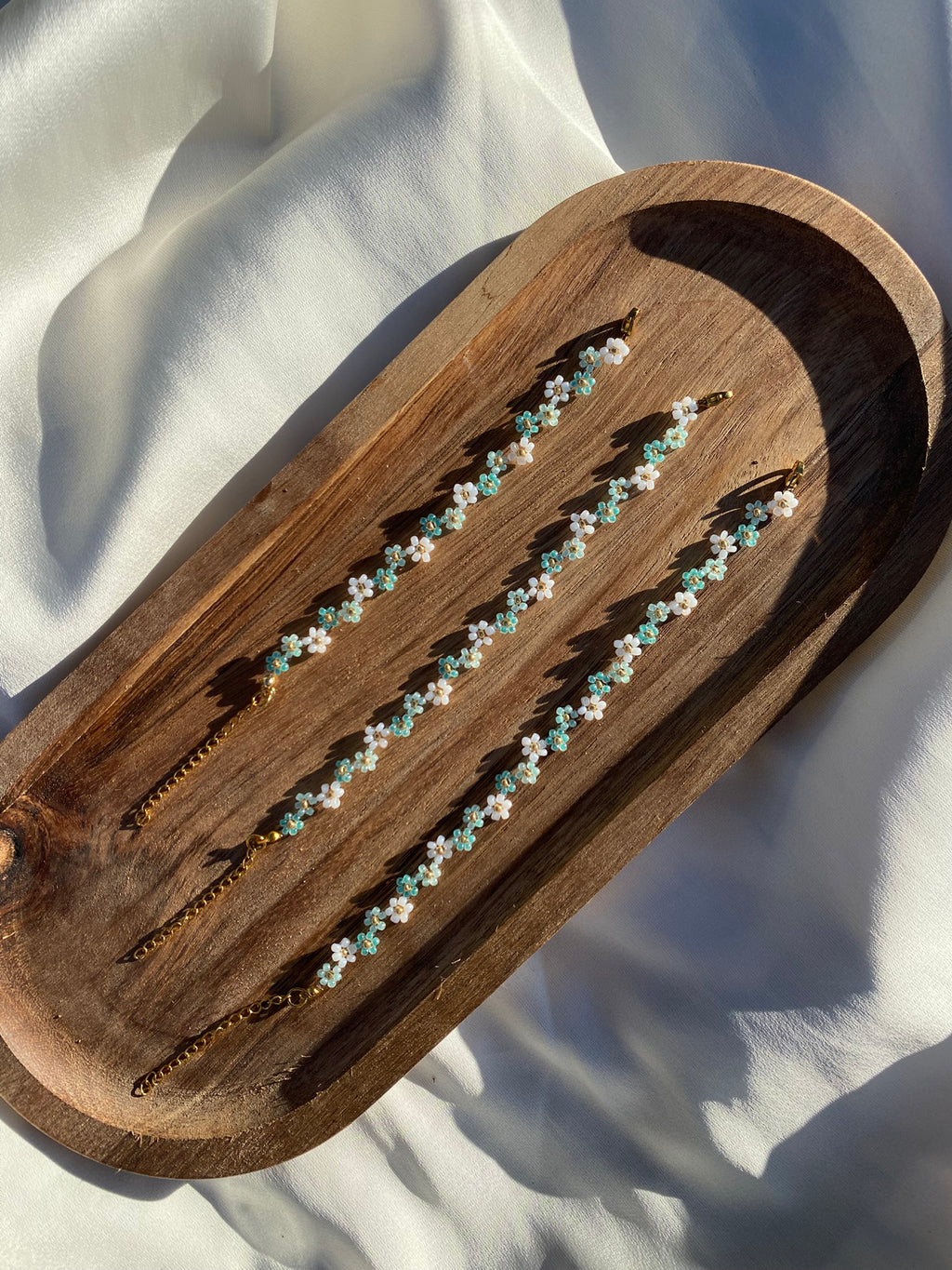 Bracelet en perles – Fleur vertes & blanches